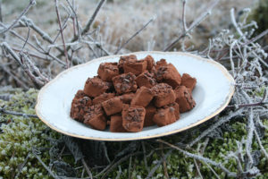 Truffes noires, effluve coco et grué de cacao