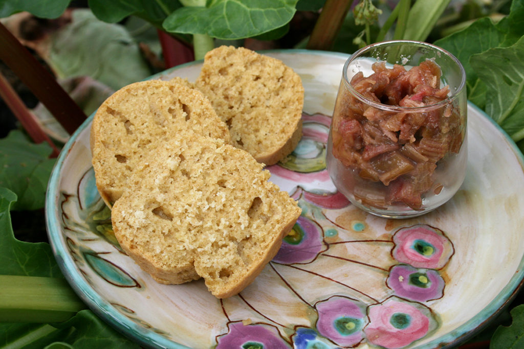 Gâteau au yaourt IG bas et compote de rhubarbe Mangeurs Libres