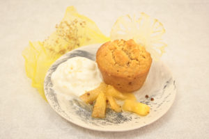 Baba à l’ananas, sureau et chantilly coco