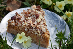 Gâteau aux pommes confinées et placard bien rangé