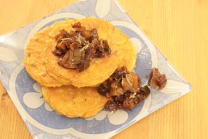 Panisse et courgettes à la sarriette, épicées comme un chutney