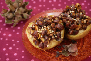 Pommes au four aux noisettes, chocolat ET caramel au beurre salé !