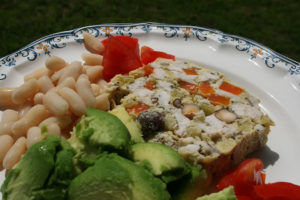 Terrine de volaille à la sarriette et aux noisettes