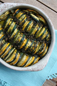 Tian de courgettes multicolores aux herbes