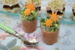 Mini verrines de houmous rose