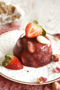 Agar aux fraises, amandes et à la rose